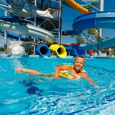 Tarsis Club & Aquapark Aparthotel Napospart Kültér fotó